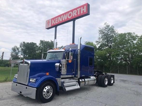 2025 Kenworth W900L