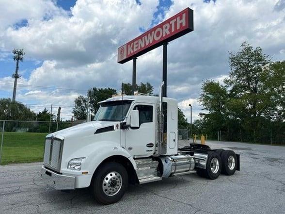 2025 Kenworth T880