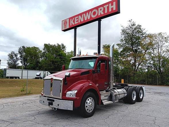 2025 Kenworth T880