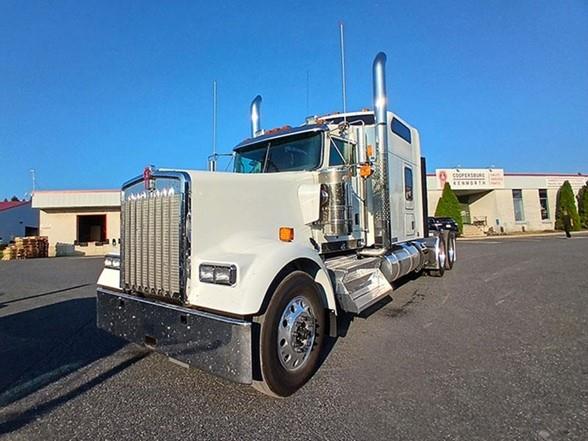 2025 Kenworth W900L