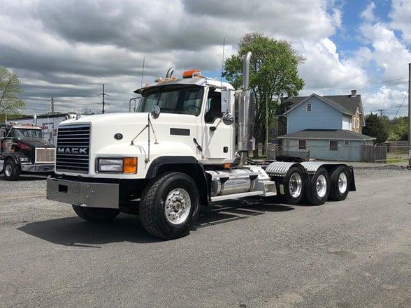 2006 Mack CL733