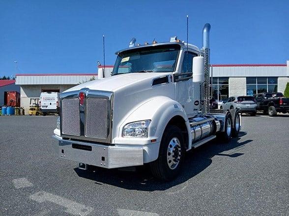 2025 Kenworth T880