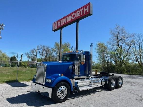 2025 Kenworth W900