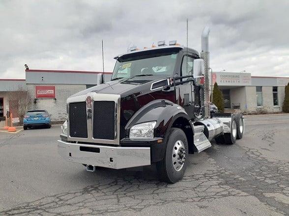 2025 Kenworth T880