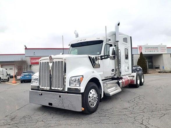 2023 Kenworth W990