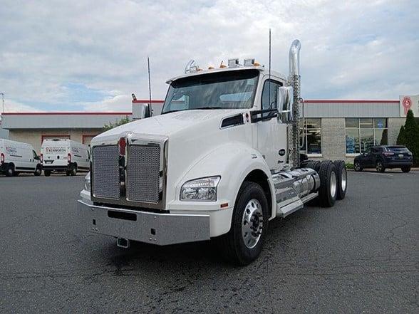 2025 Kenworth T880