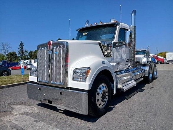 2025 Kenworth W990