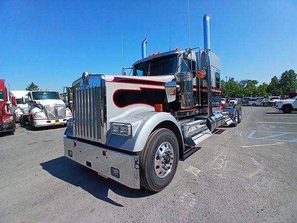 2025 Kenworth W900L