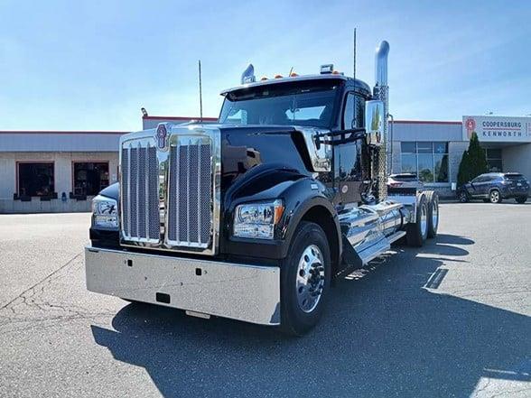 2025 Kenworth W990