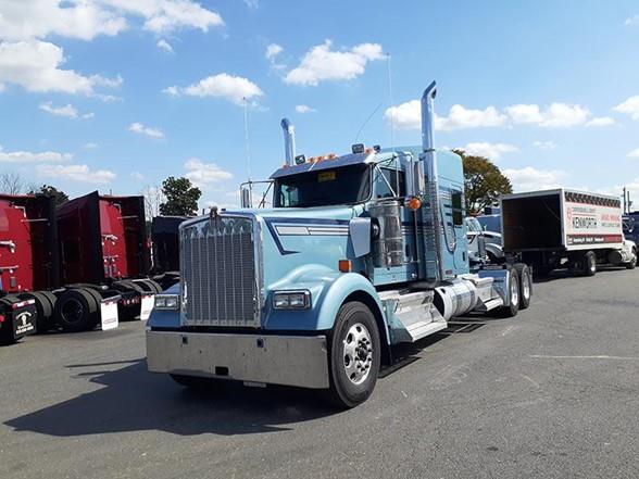 2024 Kenworth W900