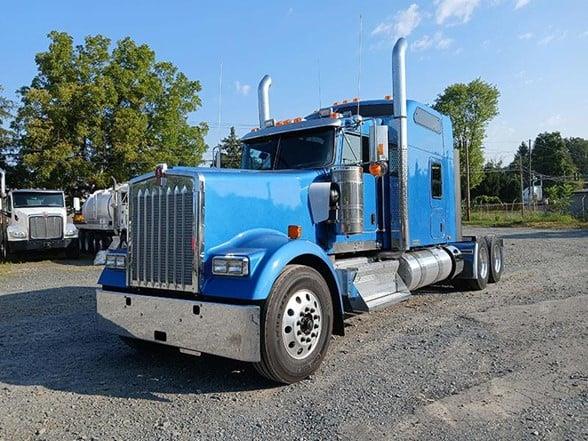 2025 Kenworth W900L