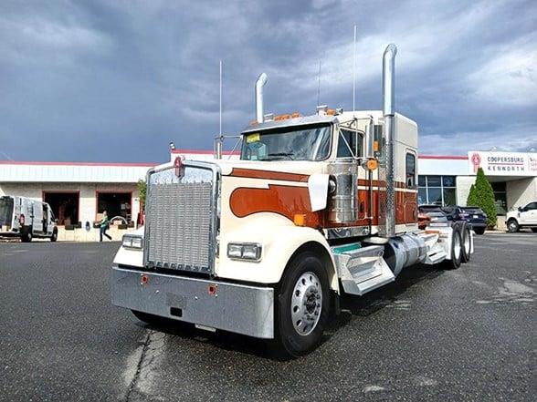 2025 Kenworth W900L