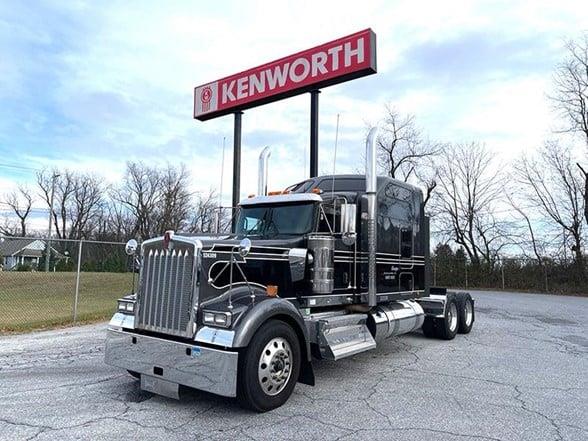 2023 Kenworth W900