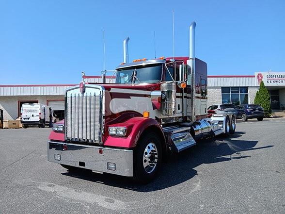 2025 Kenworth W900L