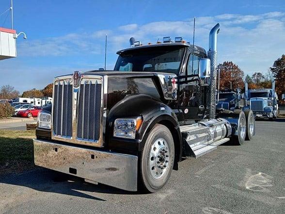 2025 Kenworth W990