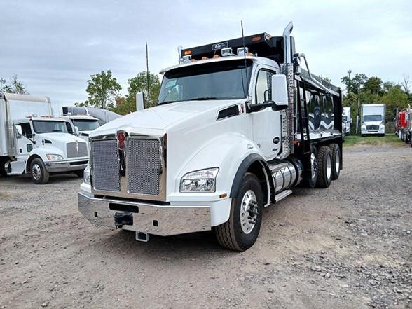 2025 Kenworth T880