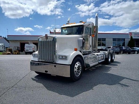 2025 Kenworth W900L