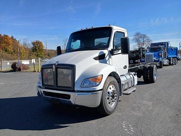 2025 Kenworth T380