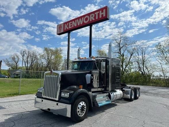 2025 Kenworth W900L