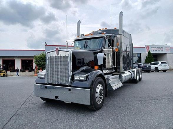 2025 Kenworth W900L