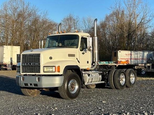 2005 Mack CL733