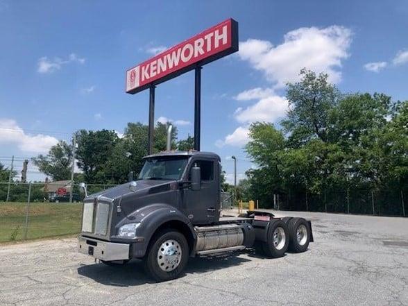 2025 Kenworth T880