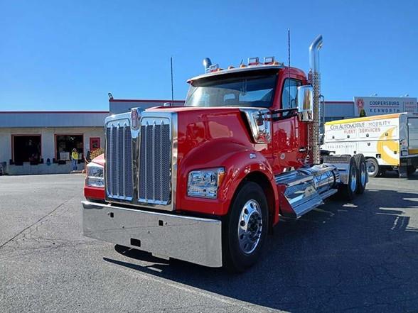 2025 Kenworth W990