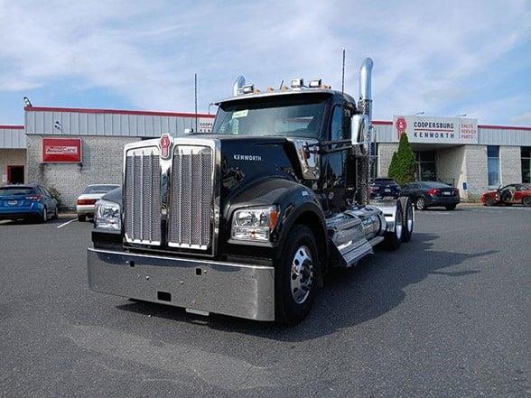 2025 Kenworth W990