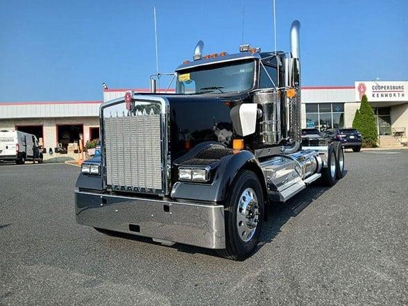 2025 Kenworth W900L