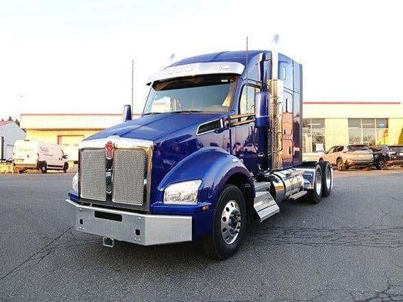 2025 Kenworth T880