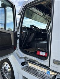 2013 VOLVO TRUCK VNL
