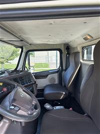 2015 Volvo VNL64
