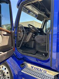 2017 VOLVO TRUCK VNL