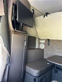 2017 VOLVO TRUCK VNL