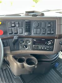 2017 VOLVO TRUCK VNL