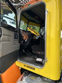 2006 Peterbilt 335
