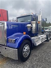 2025 Kenworth W900