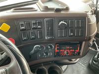 2015 Volvo VNL670