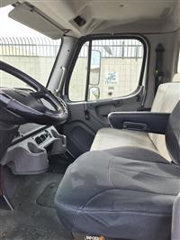 2018 Freightliner M2 106