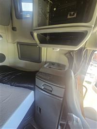 2021 Volvo VNL64T760