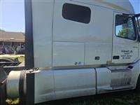 2021 Volvo VNL64T760