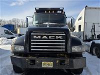 2015 Mack GU713