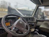 2016 Volvo VNL300