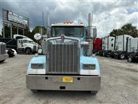 2021 Kenworth W900