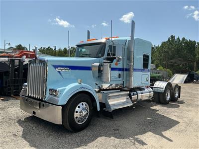 2021 Kenworth W900