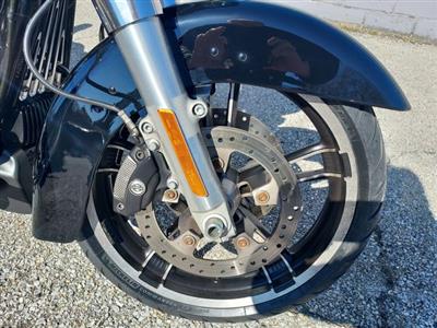 2019 HARLEY DAVIDSON Street Glide