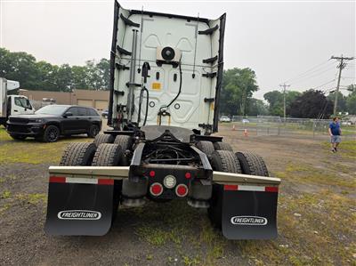 2022 Freightliner Cascadia
