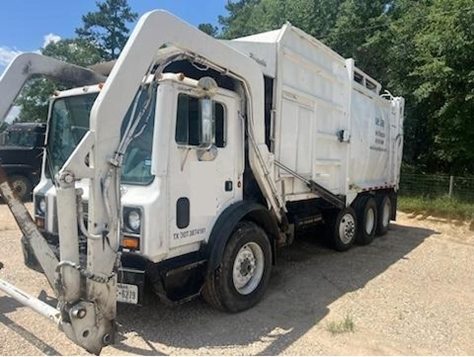 2003 Mack MR 40YD EZ