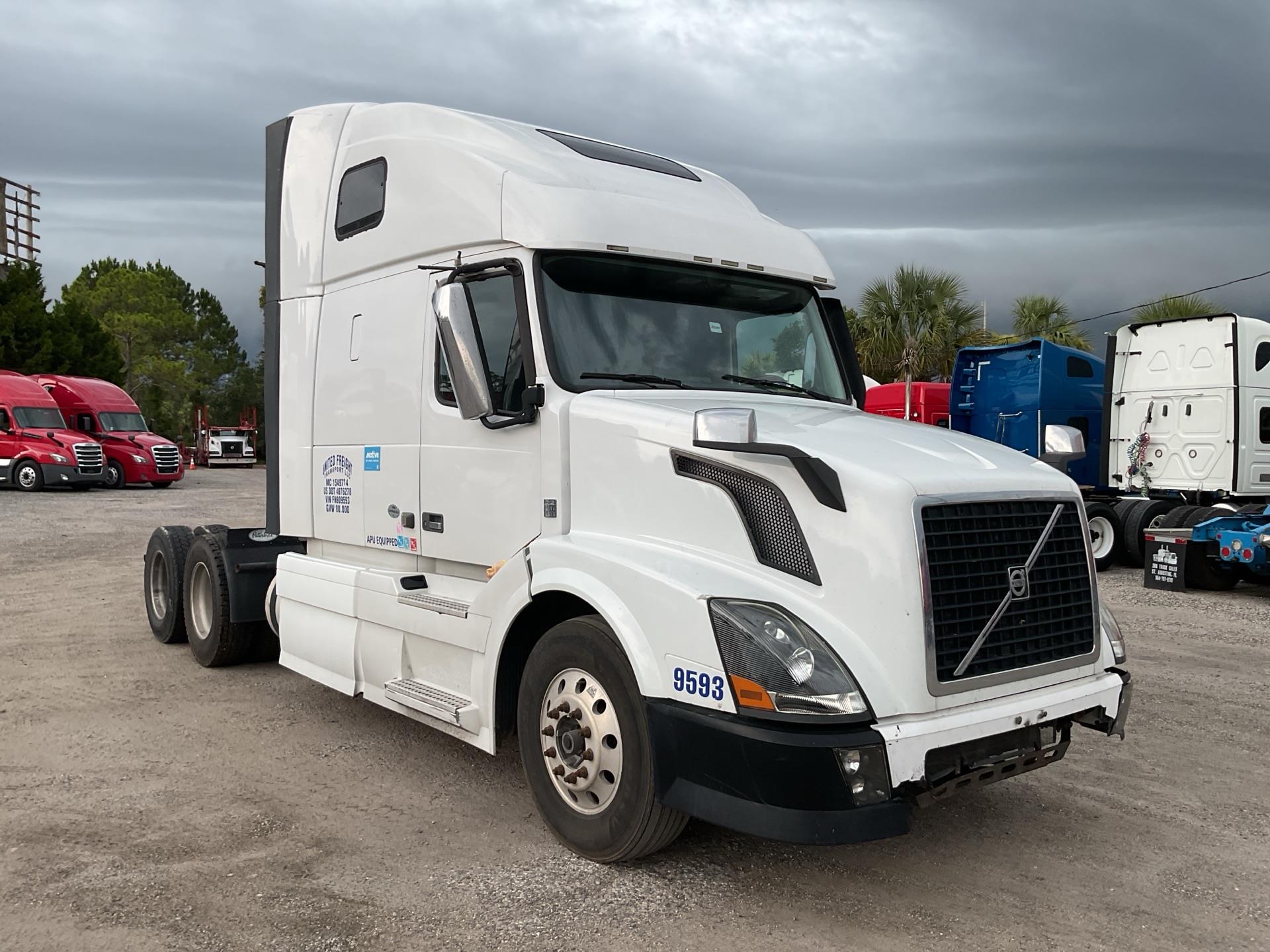 2015 Volvo VNL670