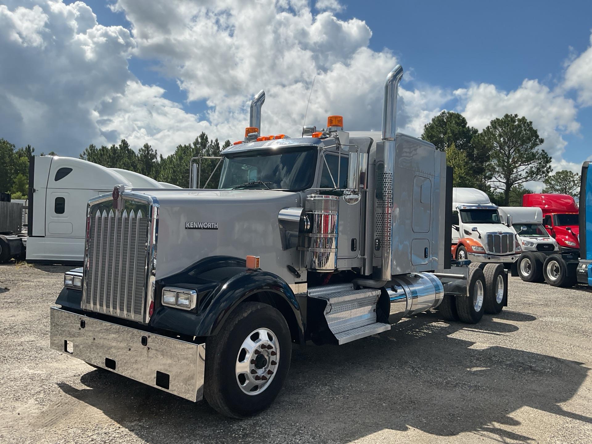 2022 Kenworth W9 Series